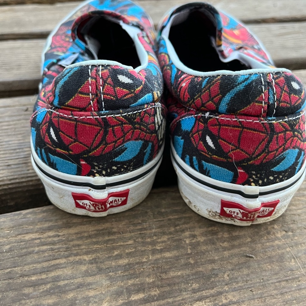 Vans Men’s Marvel Spider-Man Slip-On Shoes - Red and Blue - Picture 4 of 7